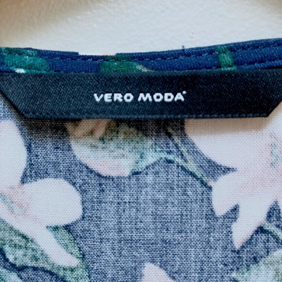 Vero Moda Floral Short Sleeve Crop Top - Picture 5 of 8